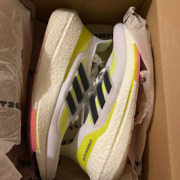 *BNWT* Adidas Ultraboost 21 - Picture 2 of 4